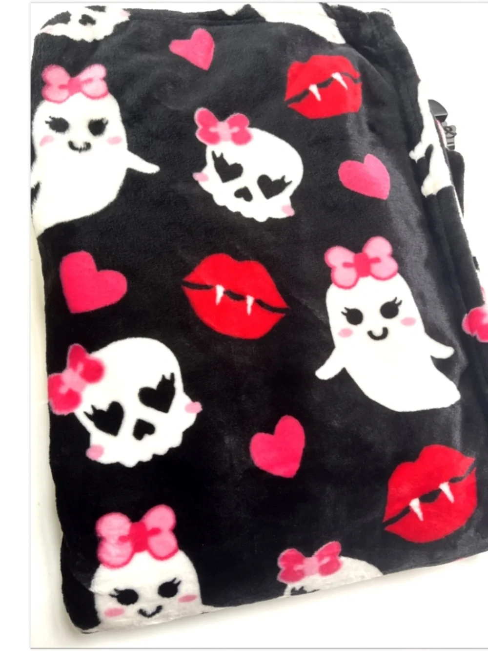 Betsey Johnson Halloween Plush Throw Blanket Ghost Skull Vampire 50x70 NEW
